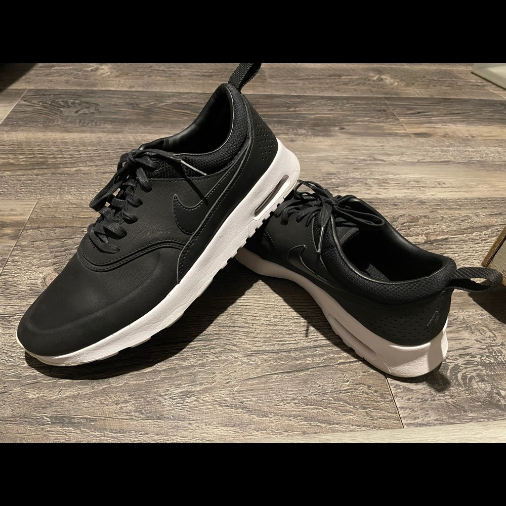 Nike Air Max Thea, black leather, size 8